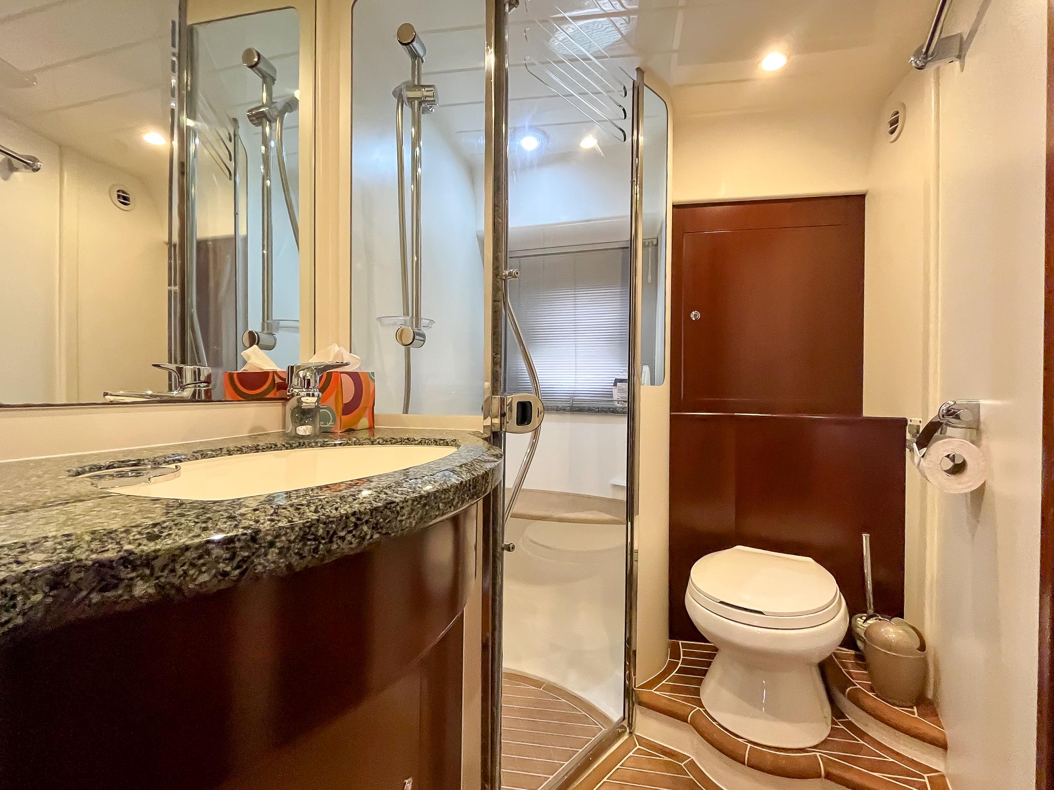 Princess V58 – 2006 – Timeless British Elegance with 3 Cabins, Huge Cockpit & Strong Performance