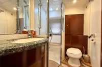 Princess V58 – 2006 – Timeless British Elegance with 3 Cabins, Huge Cockpit & Strong Performance