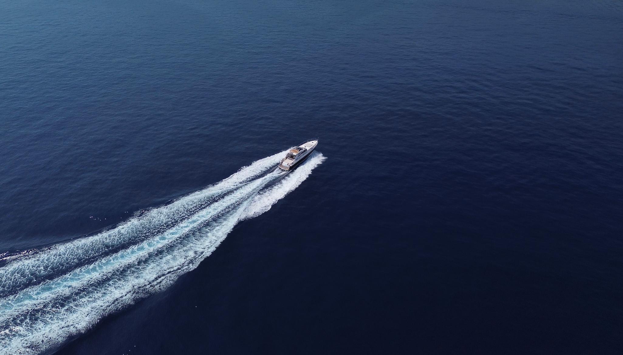 Princess V58 – 2006 – Timeless British Elegance with 3 Cabins, Huge Cockpit & Strong Performance