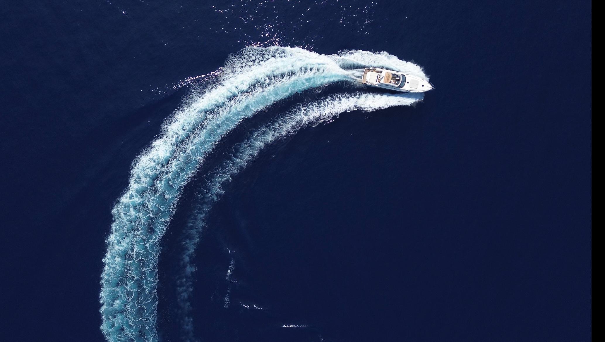 Princess V58 – 2006 – Timeless British Elegance with 3 Cabins, Huge Cockpit & Strong Performance