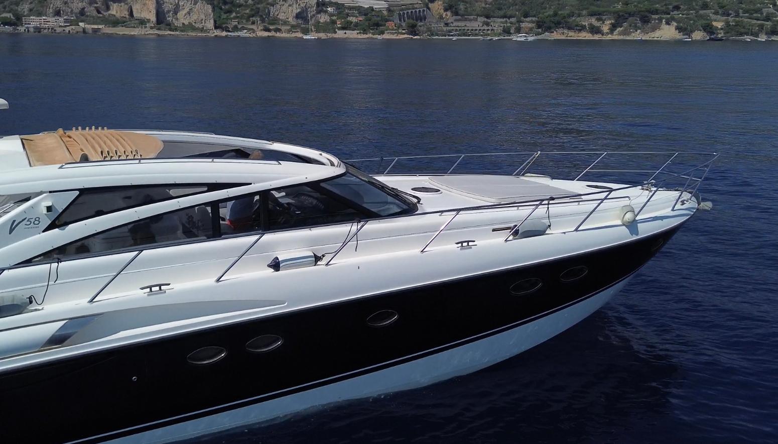 Princess V58 – 2006 – Timeless British Elegance with 3 Cabins, Huge Cockpit & Strong Performance