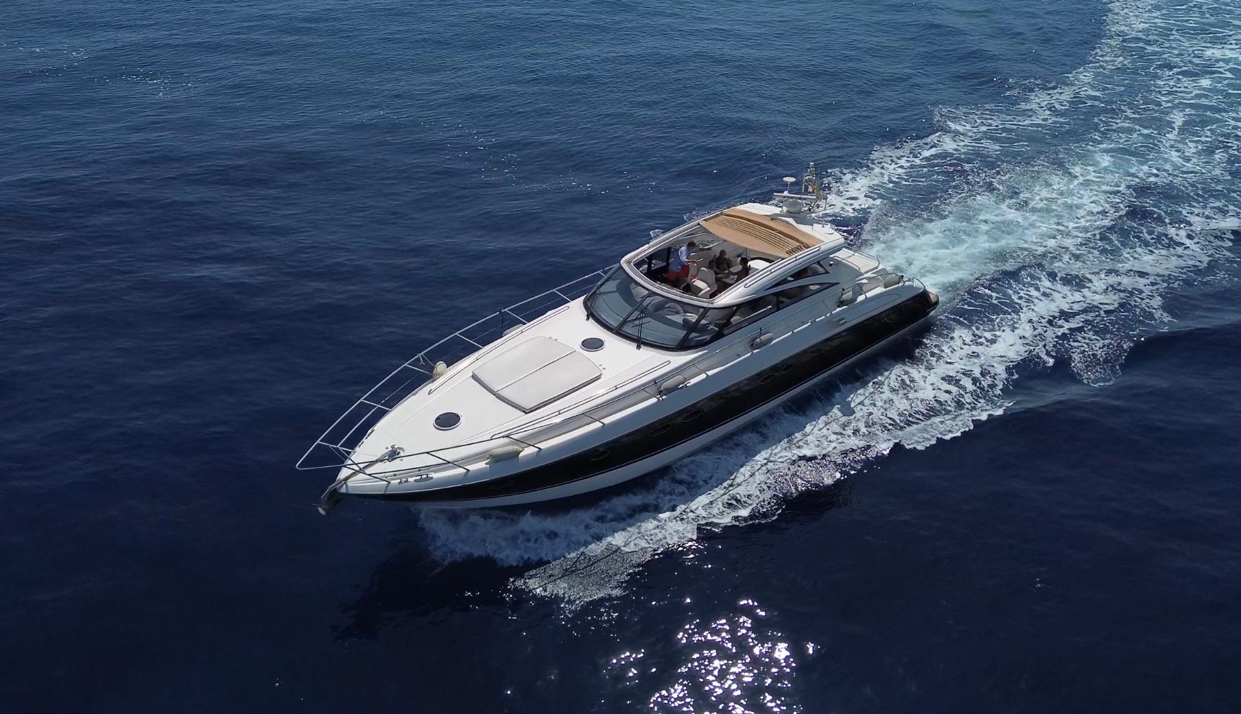 Princess V58 – 2006 – Timeless British Elegance with 3 Cabins, Huge Cockpit & Strong Performance