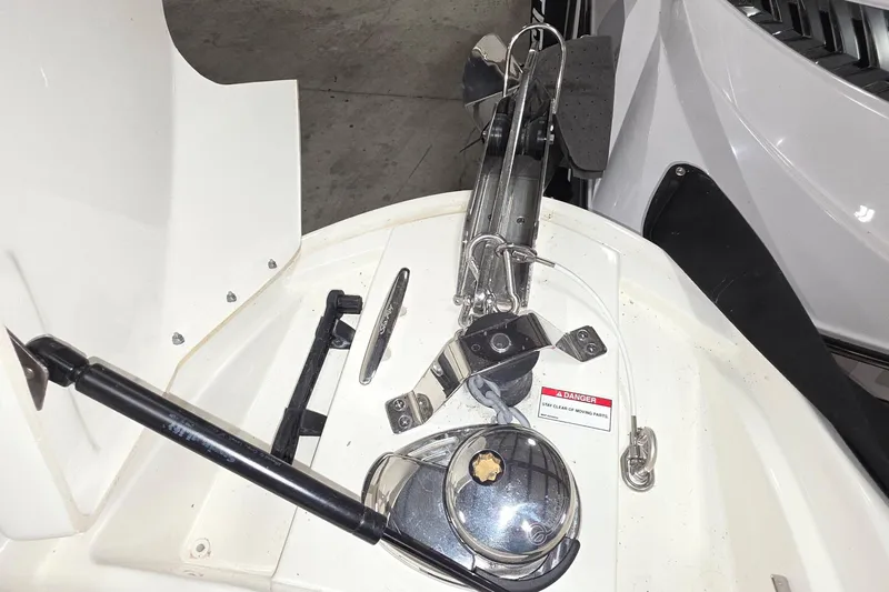  Yacht Photos Pics 2017 Sea Ray SLX 280 boat anchor system with safety warning label.