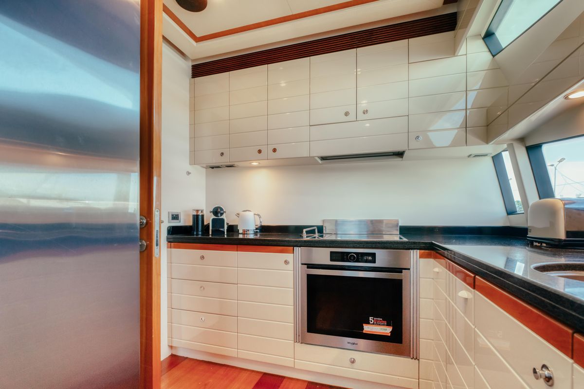 2006 Ferretti Yachts 78 