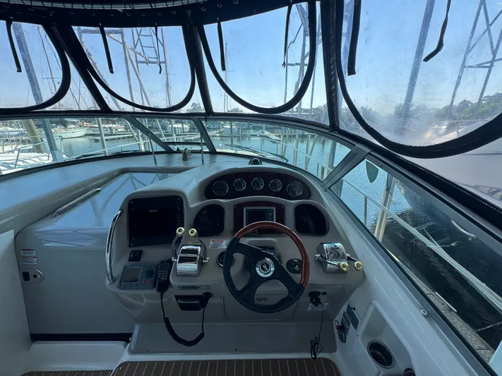 Finalize Yacht Photos Pics Cockpit view of 2007 Sea Ray 340 Sundancer yacht at marina.
