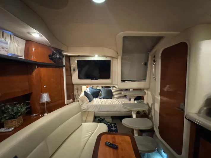 Finalize Yacht Photos Pics Interior of 2007 Sea Ray 340 Sundancer yacht with cozy seating and modern amenities.
