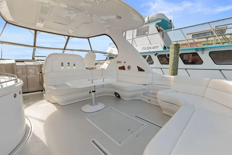  Yacht Photos Pics 2002 Sea Ray 550 Sundancer yacht with spacious white seating area and table.
