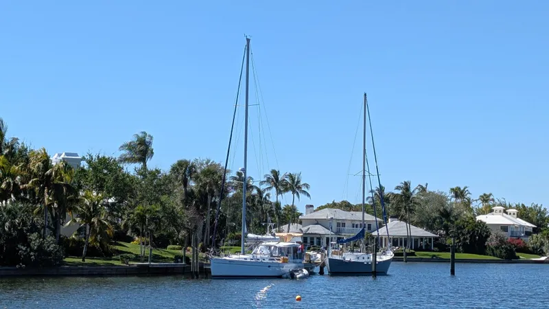 Escapade Yacht Photos Pics 