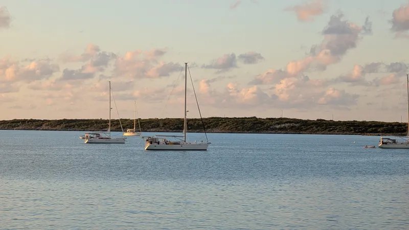 Escapade Yacht Photos Pics 