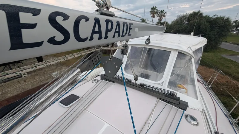Escapade Yacht Photos Pics 