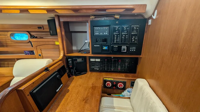 Escapade Yacht Photos Pics 