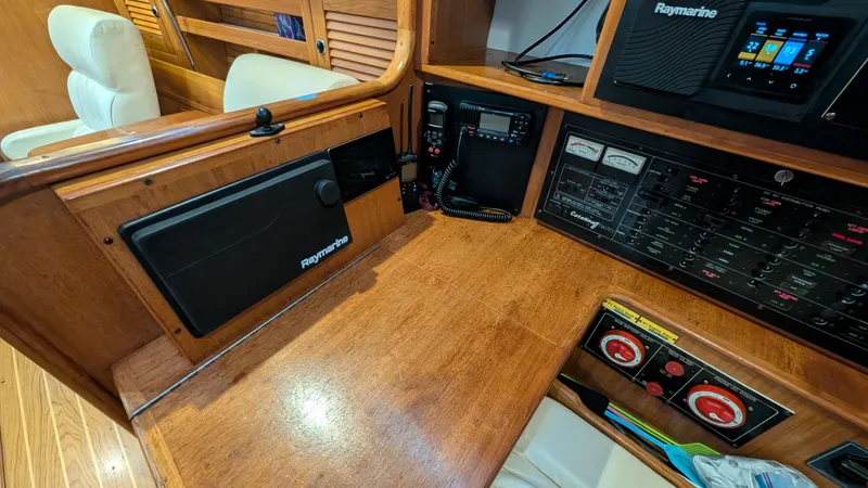 Escapade Yacht Photos Pics 