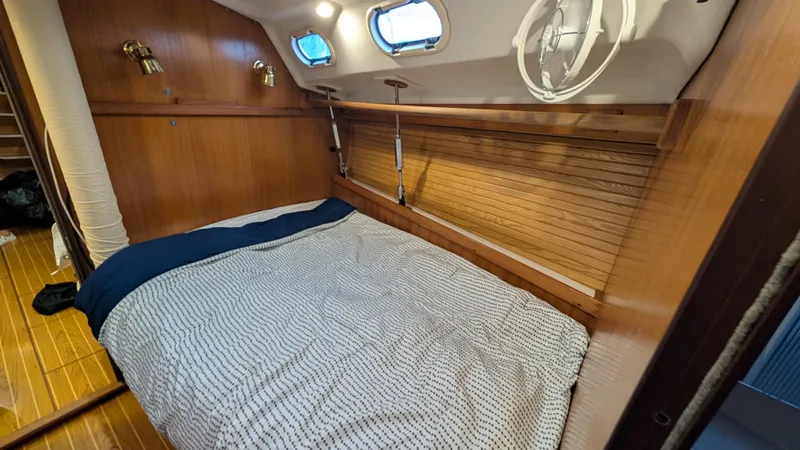 Escapade Yacht Photos Pics 