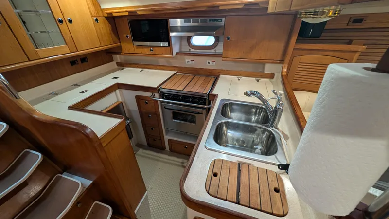 Escapade Yacht Photos Pics 