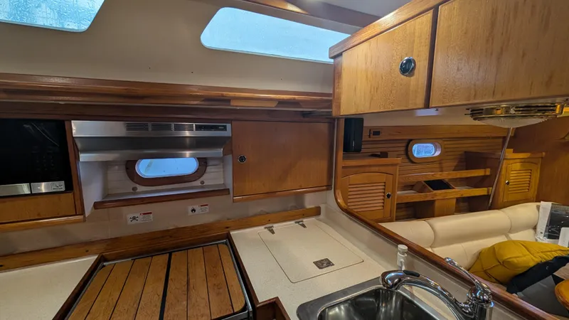 Escapade Yacht Photos Pics 