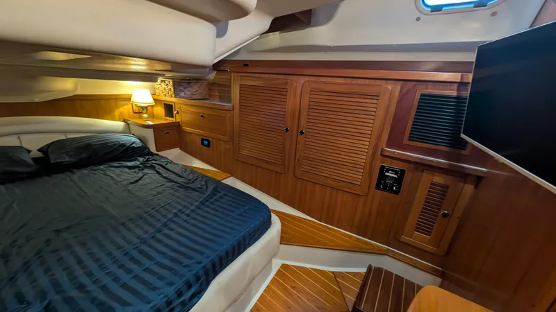 Escapade Yacht Photos Pics 