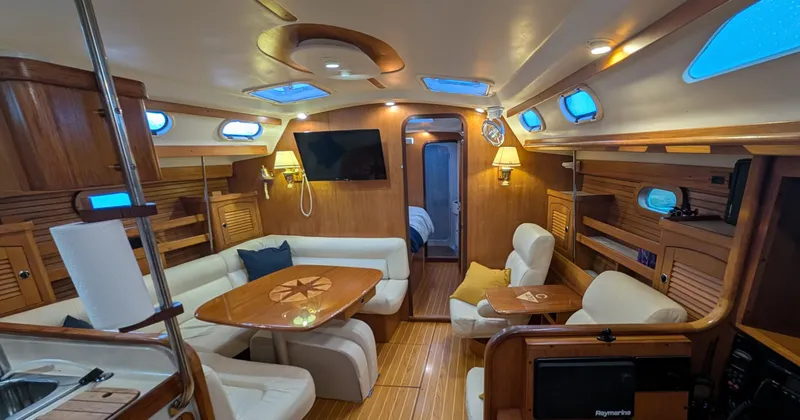 Escapade Yacht Photos Pics 