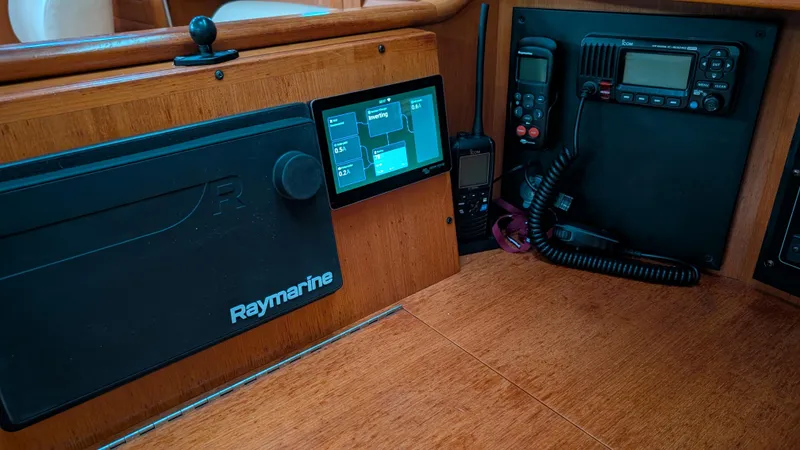 Escapade Yacht Photos Pics 