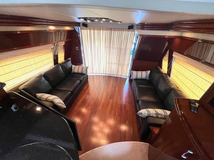 Juli's Priority Yacht Photos Pics Luxurious interior of a 2004 Marquis 59 yacht with leather seating and wooden flooring.