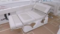 2020 Boston Whaler 320 Vantage