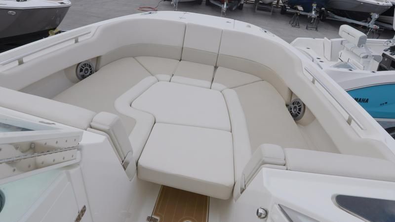 2020 Boston Whaler 320 Vantage