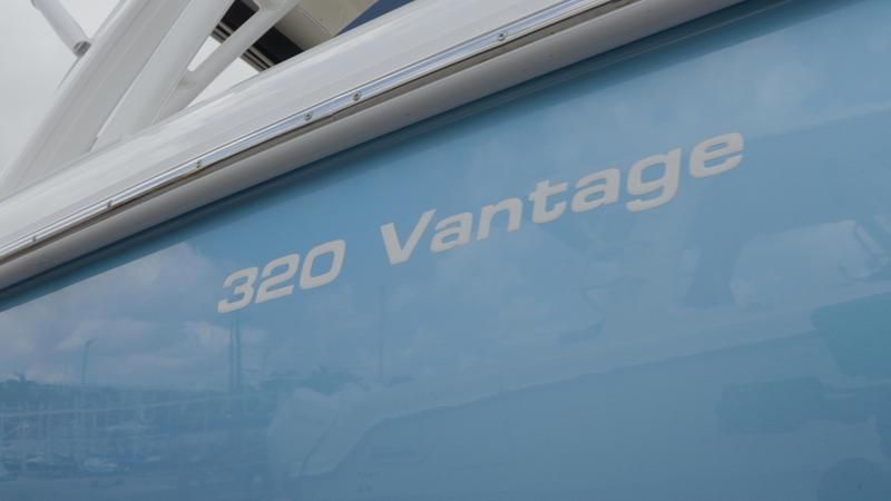 2020 Boston Whaler 320 Vantage