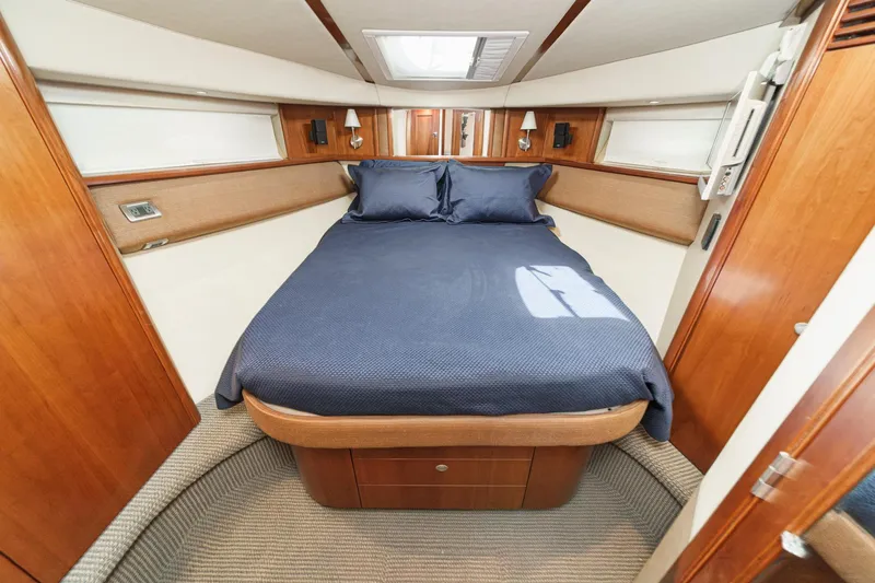 Yacht Photos Pics Luxurious cabin interior of 2005 Sea Ray 500 Sedan Bridge yacht with cozy bedding.