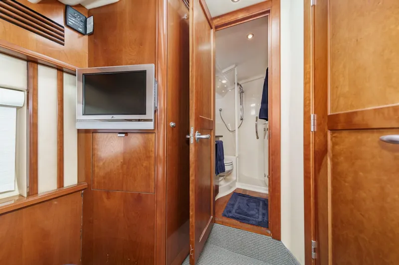  Yacht Photos Pics 2005 Sea Ray 500 Sedan Bridge interior with TV and bathroom view.