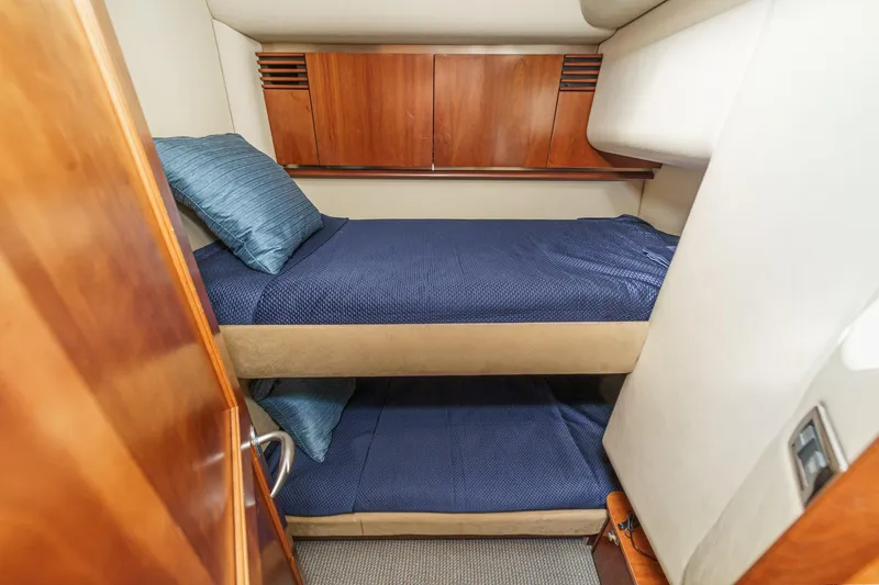  Yacht Photos Pics 2005 Sea Ray 500 Sedan Bridge cabin with bunk beds and blue bedding.