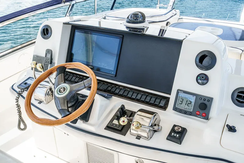  Yacht Photos Pics 2005 Sea Ray 500 Sedan Bridge helm with wooden steering wheel and navigation controls.