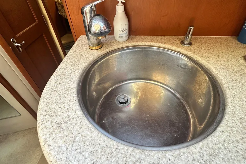 "fish N Chicks" Yacht Photos Pics Stainless steel sink in 2005 Silverton 34 Convertible boat bathroom.
