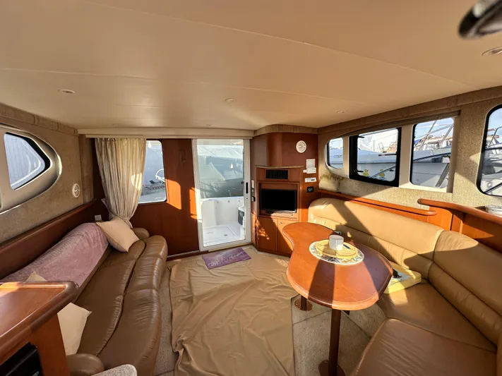 "fish N Chicks" Yacht Photos Pics Interior of 2005 Silverton 34 Convertible yacht with cozy seating and dining area.