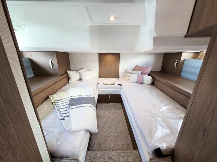 Rio Yacht Photos Pics 2019 Beneteau Gran Turismo 40 cabin interior with twin beds and cozy decor.