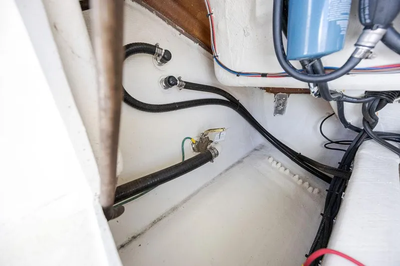 Compass Rose Yacht Photos Pics 2020 Cobia 280 Center Console boat wiring and plumbing details.