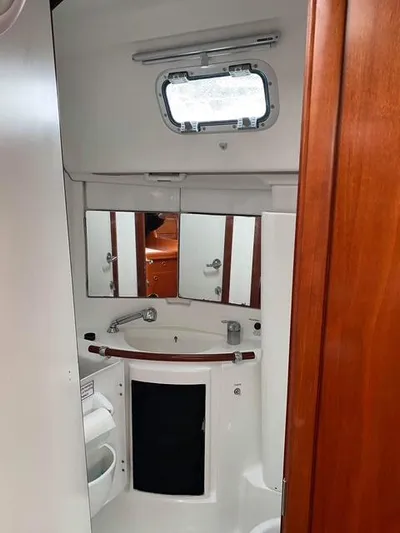Spirit Bird Yacht Photos Pics Bathroom interior of 2004 Beneteau Oceanis 423 yacht, featuring sink and mirror.