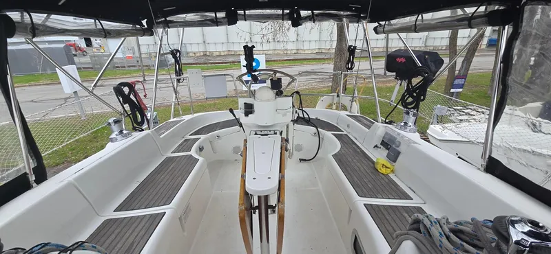 Spirit Bird Yacht Photos Pics Cockpit of 2004 Beneteau Oceanis 423 sailboat with steering wheel and seating area.