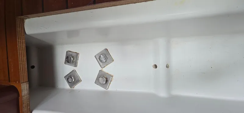 Spirit Bird Yacht Photos Pics Interior view of a 2004 Beneteau Oceanis 423 sailboat, showing structural components.