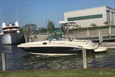 Sea Ray 240 Sundeck