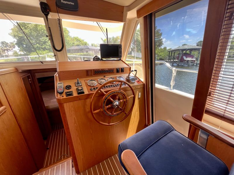 2006 Mainship 43 Trawler