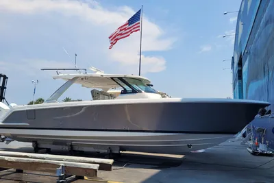 Tiara Yachts 43-LS