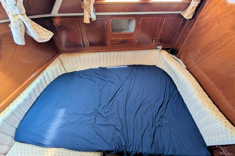 Iteration Yacht Photos Pics Interior cabin of 1994 Amel 53 Super Maramu sailboat with cozy bedding.