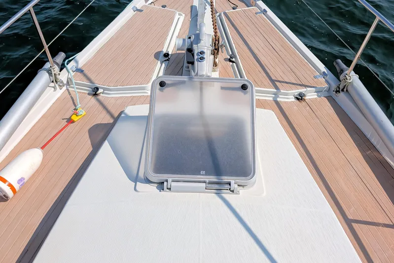 Iteration Yacht Photos Pics Deck of 1994 Amel 53 Super Maramu sailboat with hatch and railing.