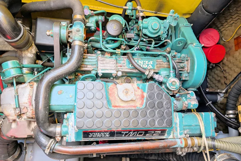 Iteration Yacht Photos Pics Engine of a 1994 Amel 53 Super Maramu sailboat, featuring Volvo Penta TMD 22.
