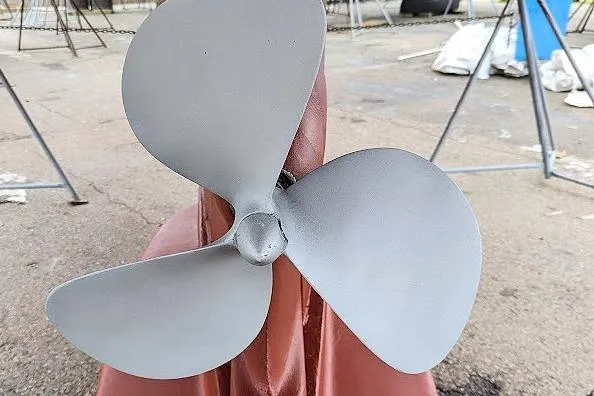 Iteration Yacht Photos Pics Propeller of 1998 Amel 53 Super Maramu sailboat on dry dock.