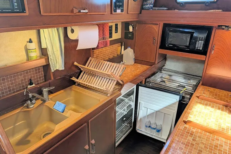 Iteration Yacht Photos Pics 