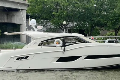 Carver C43 Coupe