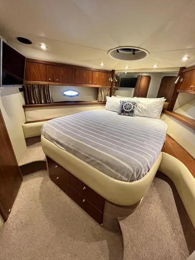 El Andariego Yacht Photos Pics Luxurious cabin interior of 2008 Sunseeker Portofino 47 yacht with cozy bed.