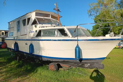 1982 Poly Form Poly 28