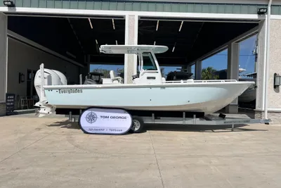 Everglades 273 CC