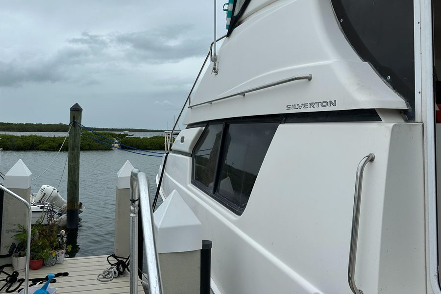 2003 Silverton 453 Motor Yacht